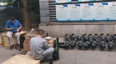 疊片污水處理器，正在裝配